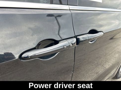 Used 2022 Chrysler Pacifica Touring-L FWD image 21