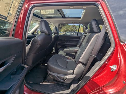 Used 2024 Toyota Grand Highlander XLE image 11