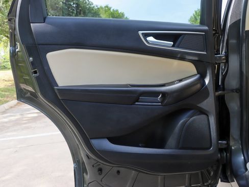 Used 2018 Ford Edge SEL w/ Equipment Group 201A FWD image 11