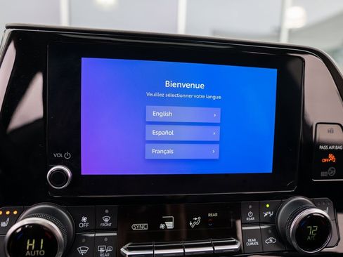 Used 2023 Toyota Highlander L image 25