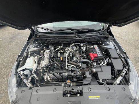 Used 2025 Nissan Altima 2.5 SV FWD image 31