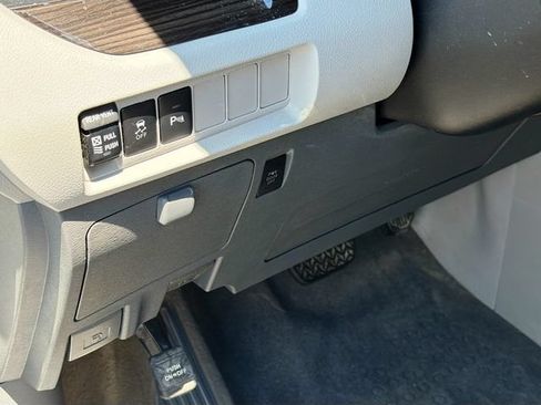Used 2018 Toyota Sienna XLE Premium AWD/4WD image 10