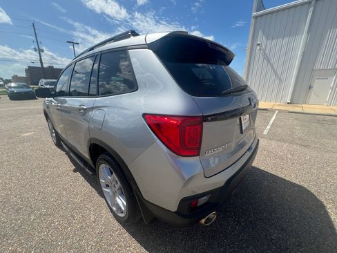 Used 2025 Honda Passport EX-L image 7