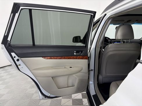 Used 2010 Subaru Outback 3.6R Limited image 12