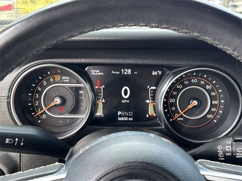 Used 2019 Jeep Wrangler Unlimited Sahara image 38