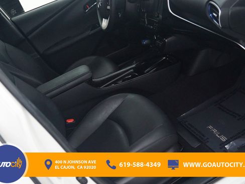 Used 2017 Toyota Prius Three Touring image 8