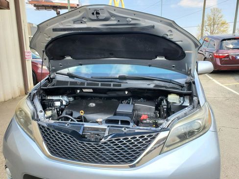 Used 2017 Toyota Sienna SE w/ SE Preferred Package image 67