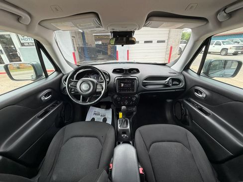 Used 2018 Jeep Renegade Altitude w/ UConnect 8.4 Nav Group FWD image 11