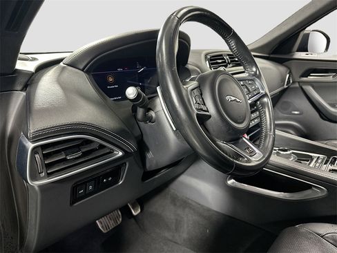 Used 2019 Jaguar F-PACE S image 10