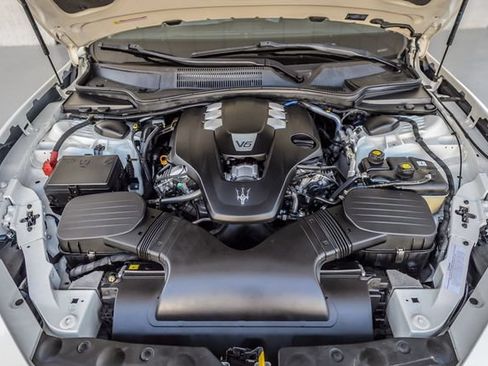 Used 2018 Maserati Ghibli RWD image 16