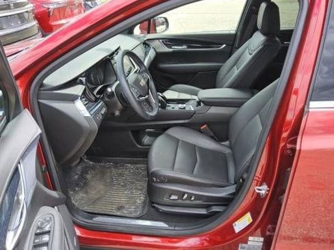 Used 2025 Cadillac XT5 Premium Luxury w/ Technology Package AWD/4WD image 4