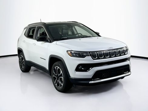 Used 2022 Jeep Compass Limited image 3