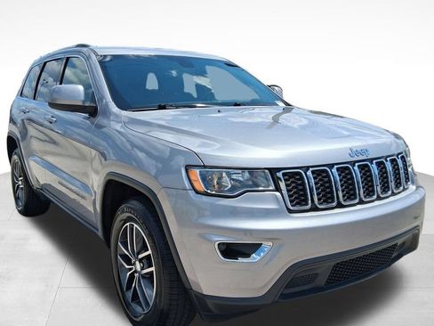 Used 2018 Jeep Grand Cherokee Laredo RWD image 1