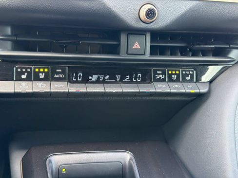 Certified 2025 Toyota Crown Signia AWD/4WD image 19