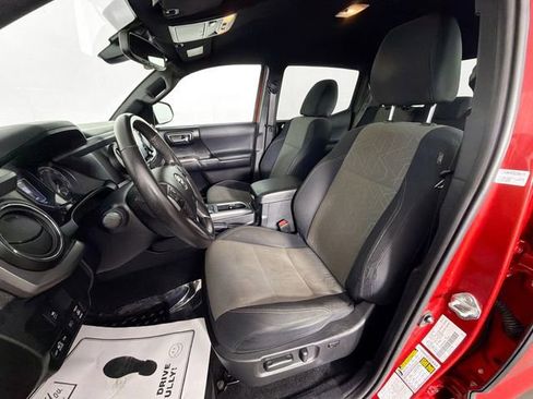 Used 2021 Toyota Tacoma TRD Sport image 19