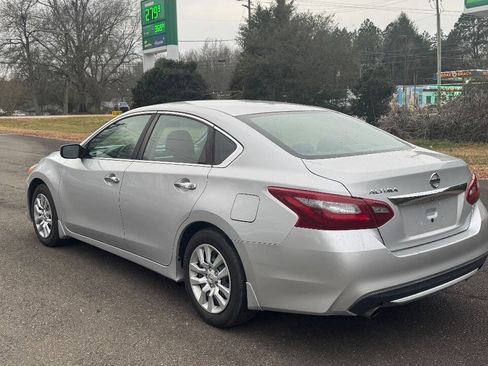 Used 2018 Nissan Altima 2.5 S w/ S Convenience Package FWD image 6
