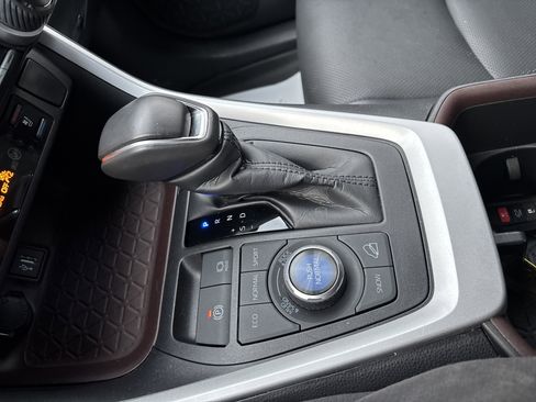 Used 2024 Toyota RAV4 Limited image 24