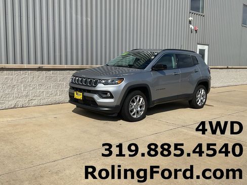 Used 2022 Jeep Compass Latitude image 1