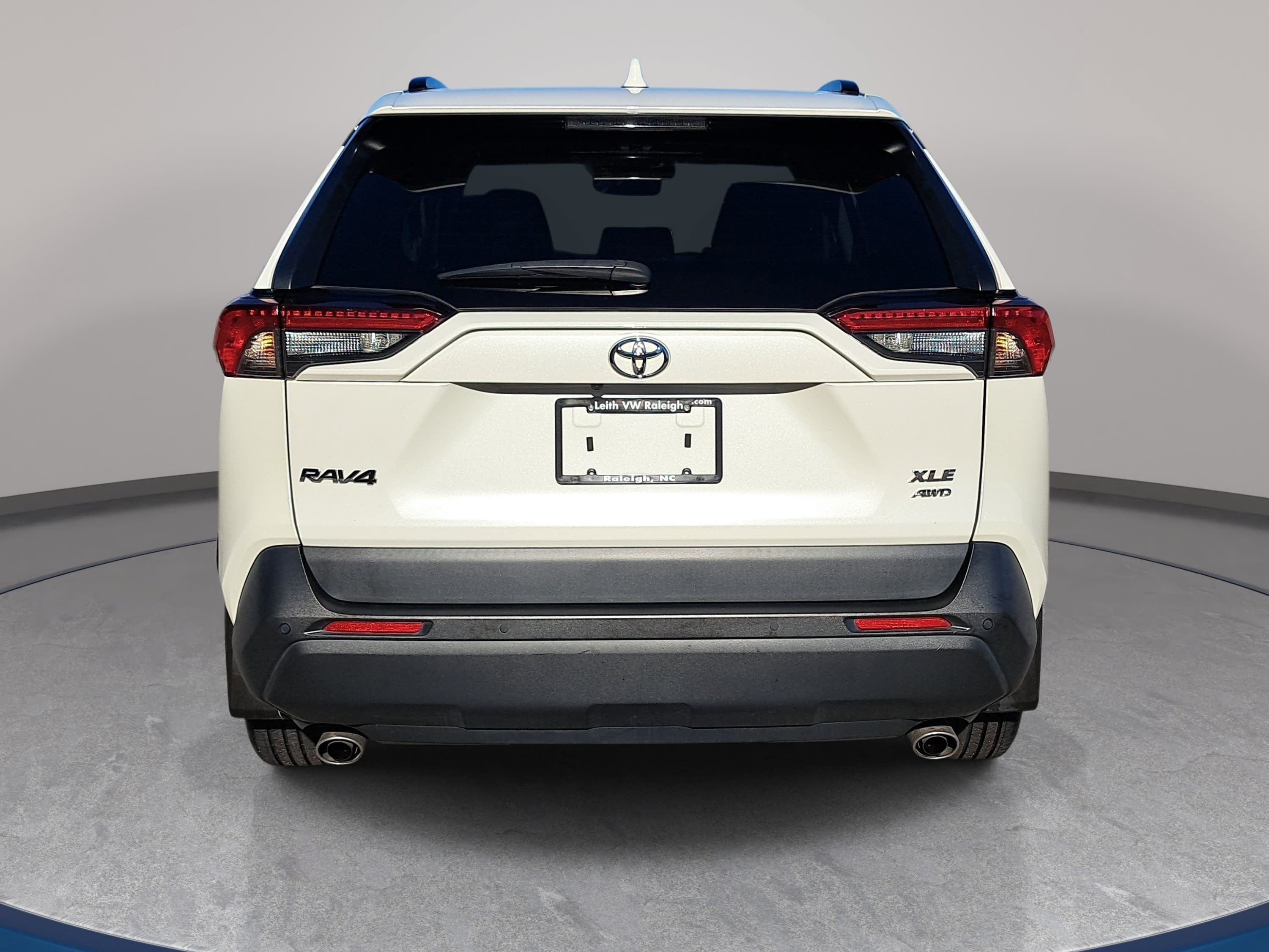 Used 2022 Toyota RAV4 XLE Premium AWD/4WD image 6