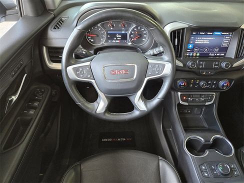 Used 2024 GMC Terrain SLT image 13