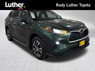 Certified 2025 Toyota Highlander XLE AWD/4WD video 1