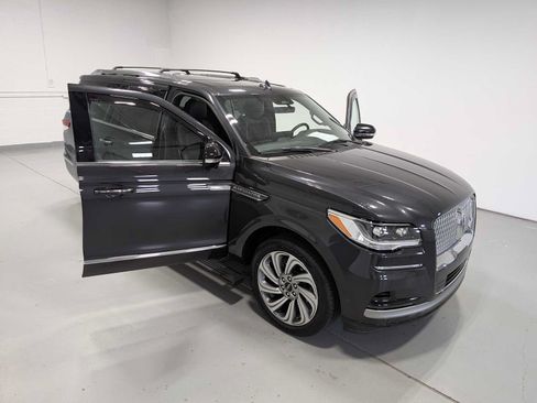 Used 2023 Lincoln Navigator Reserve AWD/4WD image 17