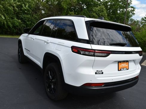 Certified 2024 Jeep Grand Cherokee Altitude AWD/4WD image 7