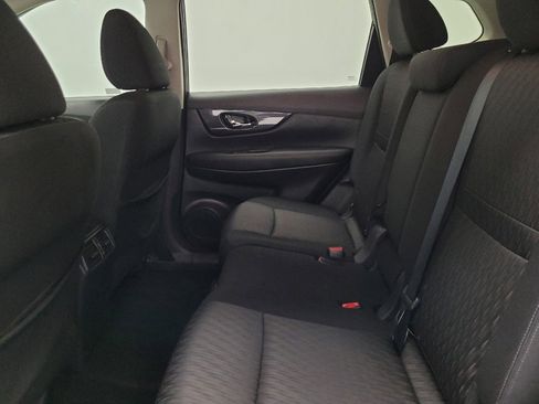 Used 2017 Nissan Rogue SV image 18