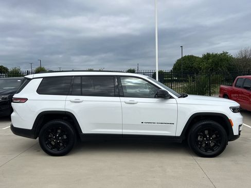 Used 2024 Jeep Grand Cherokee L Altitude AWD/4WD image 2