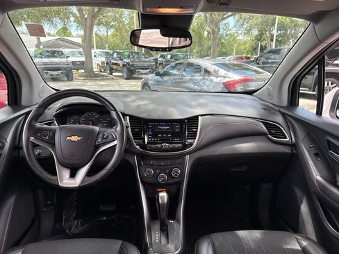 Used 2020 Chevrolet Trax LT w/ Driver Confidence Package AWD/4WD image 16