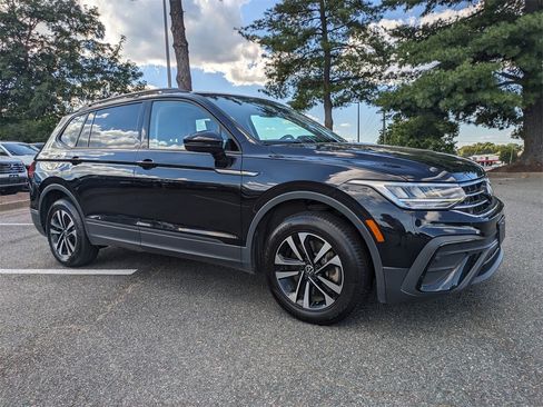 Used 2024 Volkswagen Tiguan S image 2