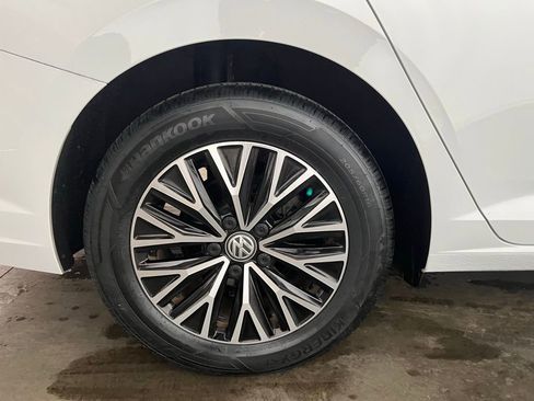 Certified 2020 Volkswagen Jetta SE image 32