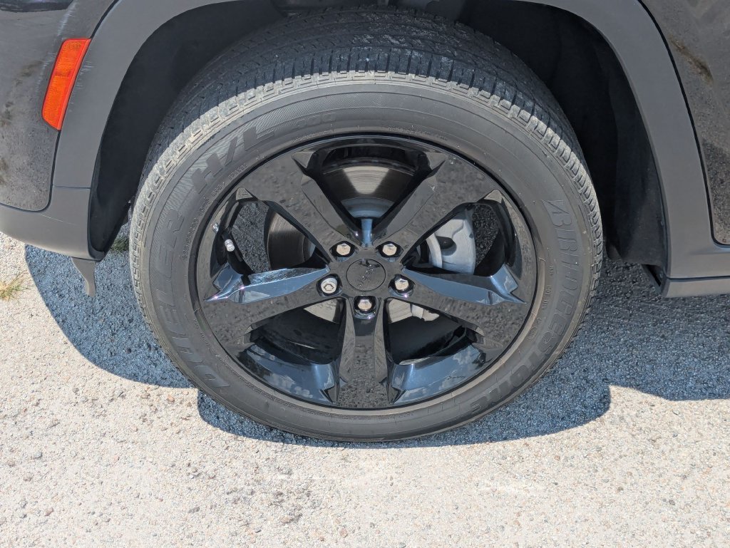 Used 2023 Jeep Grand Cherokee Altitude RWD image 10