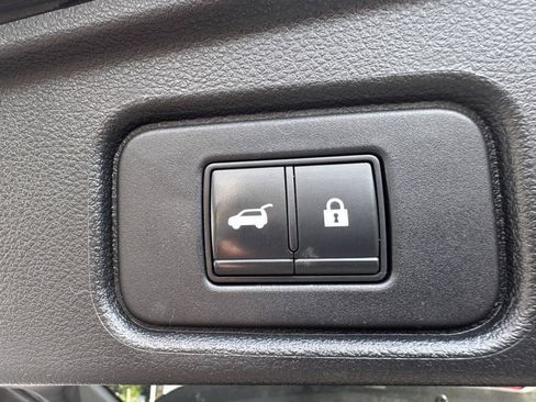 Used 2022 Nissan Pathfinder Platinum AWD/4WD image 13