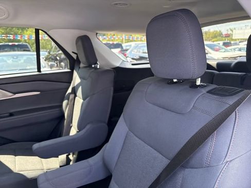 Used 2025 Ford Explorer Active AWD/4WD image 21
