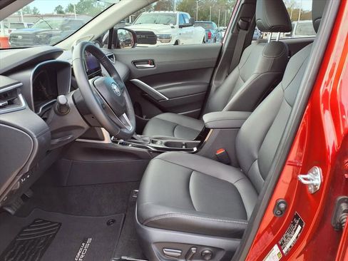 Certified 2025 Toyota Corolla Cross XLE image 18