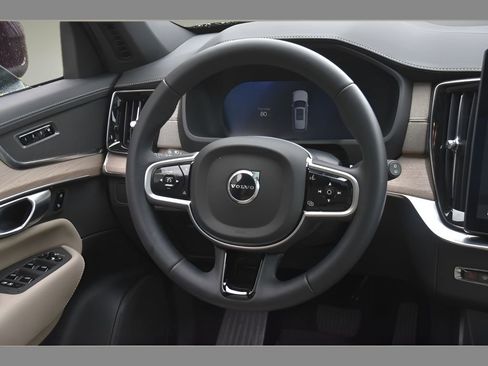 Certified 2026 Volvo XC90 B5 Core w/ Protection Package Premier AWD/4WD image 17