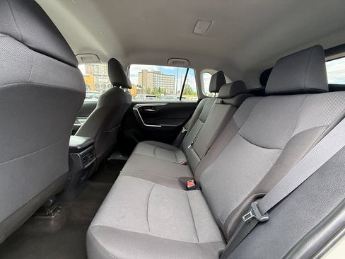 Used 2025 Toyota RAV4 XLE AWD/4WD image 16