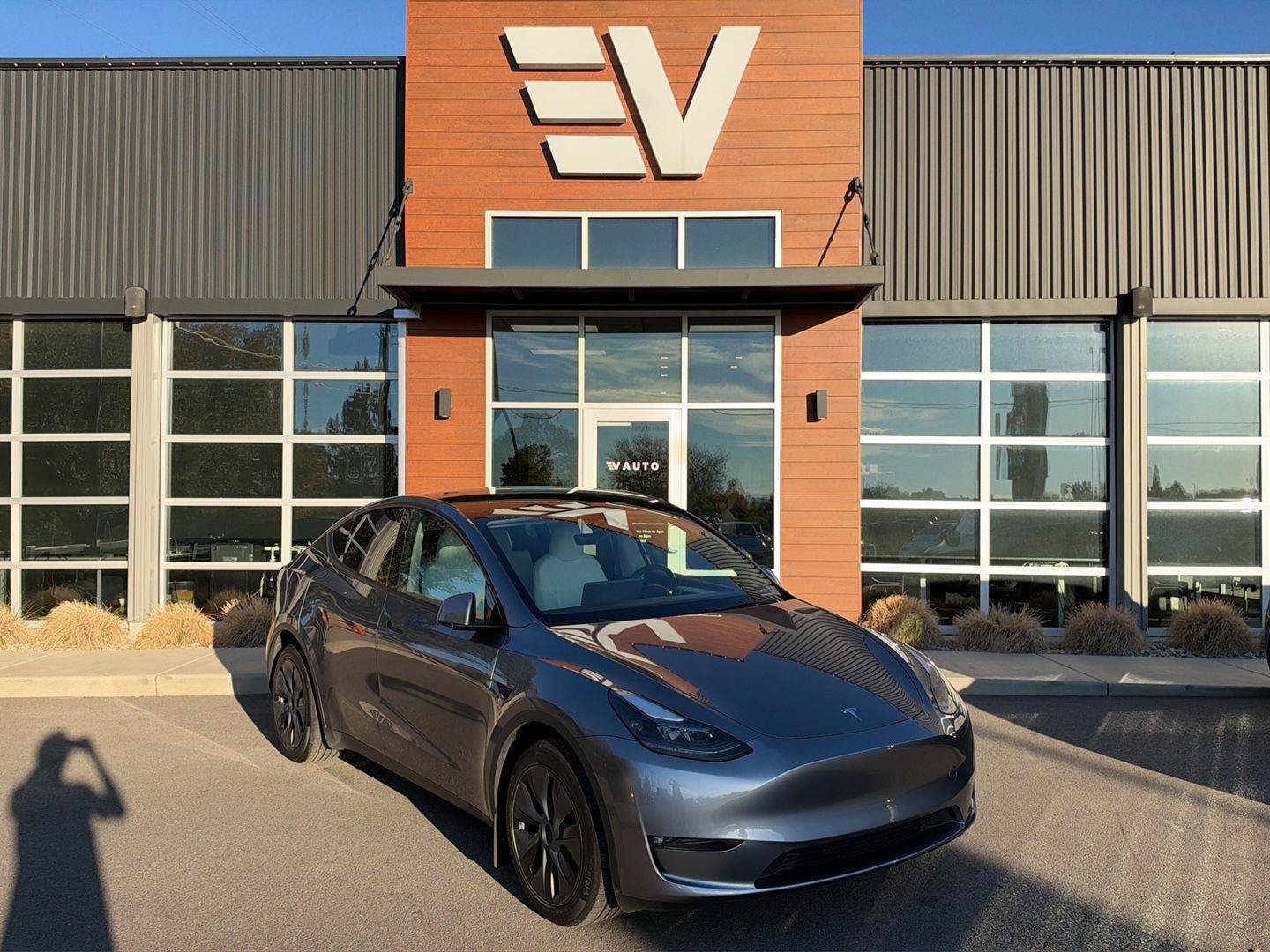 Used 2024 Tesla Model Y Long Range AWD/4WD image 1