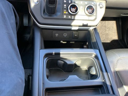 Used 2024 Land Rover Defender 110 S image 17