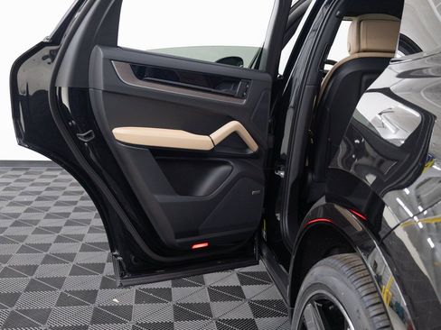 New 2026 Porsche Cayenne S image 21
