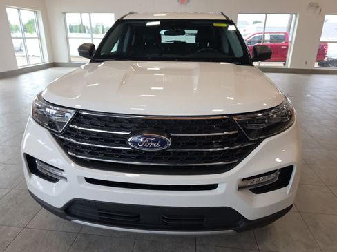 Used 2023 Ford Explorer XLT w/ Equipment Group 202A AWD/4WD image 3