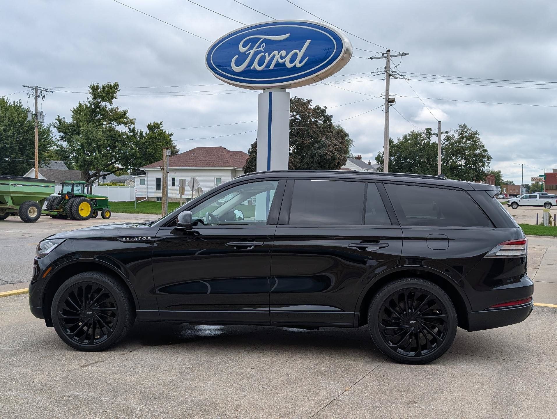 Used 2022 Lincoln Aviator Reserve w/ Equipment Group 201A AWD/4WD image 1