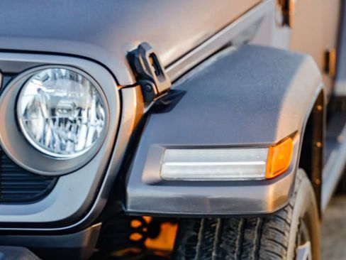 Used 2024 Jeep Wrangler Unlimited image 5