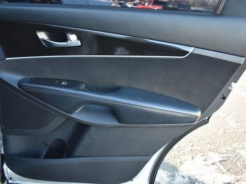 Used 2019 Kia Sorento LX image 36
