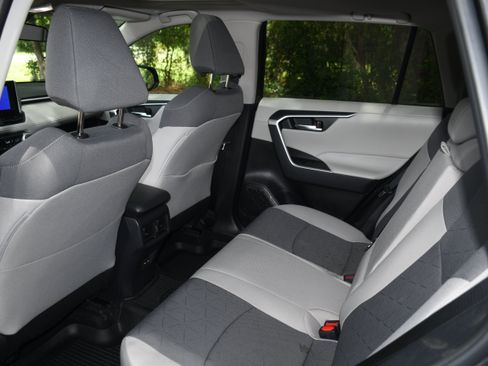 Certified 2024 Toyota RAV4 XLE FWD image 15