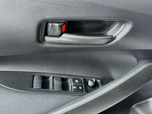 Used 2022 Toyota Corolla LE FWD image 13