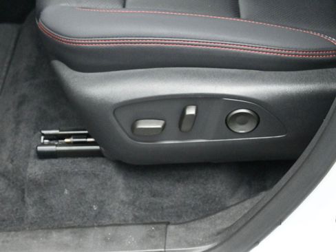 Used 2024 Chevrolet Traverse RS image 16