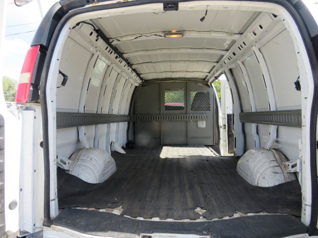 Used 2009 Chevrolet Express 2500 Extended RWD image 37