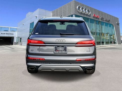 Used 2025 Audi Q7 Premium w/ Convenience Package image 3